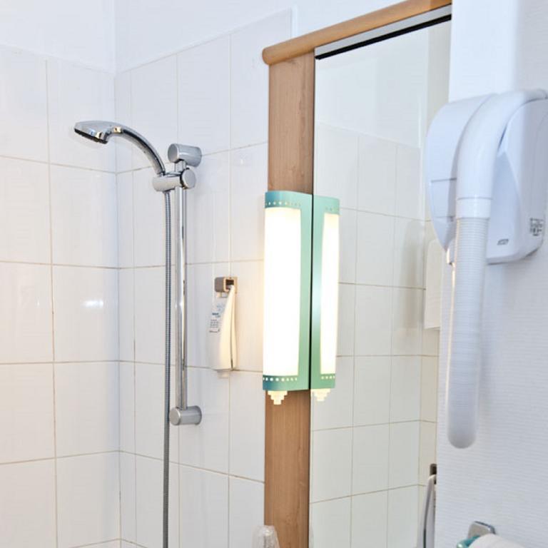 Egg Hotel Gonesse 고네스 객실 사진