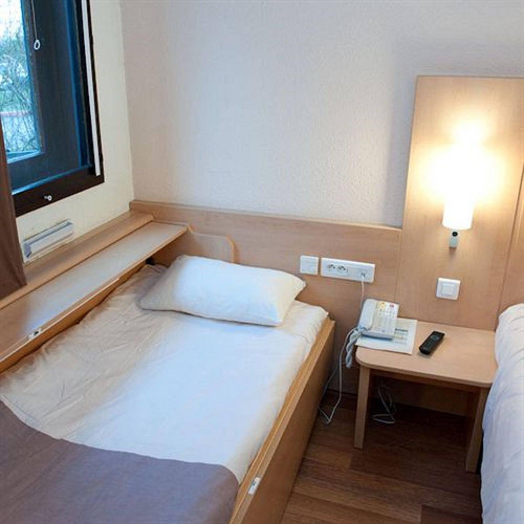 Egg Hotel Gonesse 고네스 외부 사진