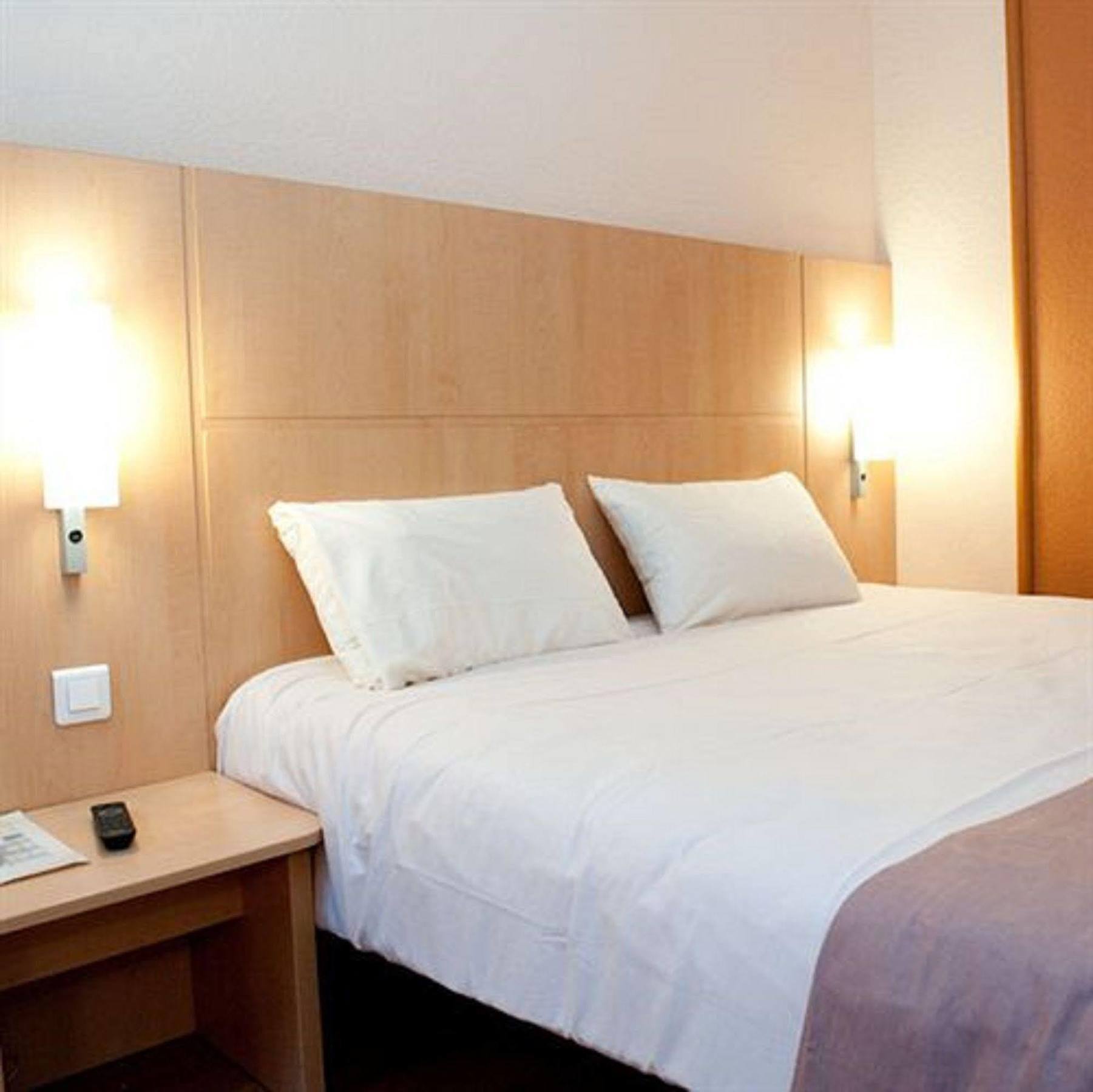 Egg Hotel Gonesse 고네스 외부 사진