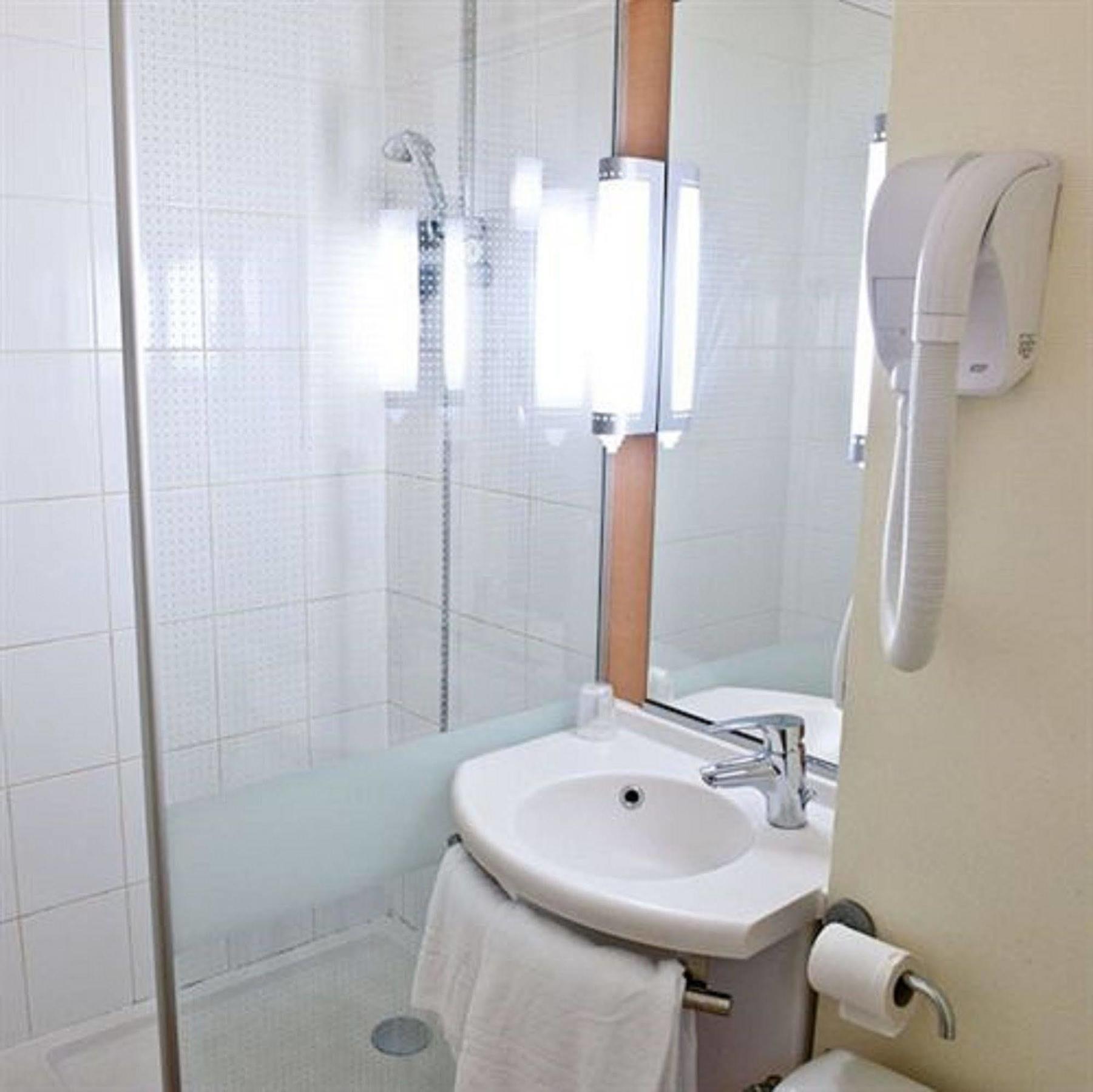 Egg Hotel Gonesse 고네스 외부 사진
