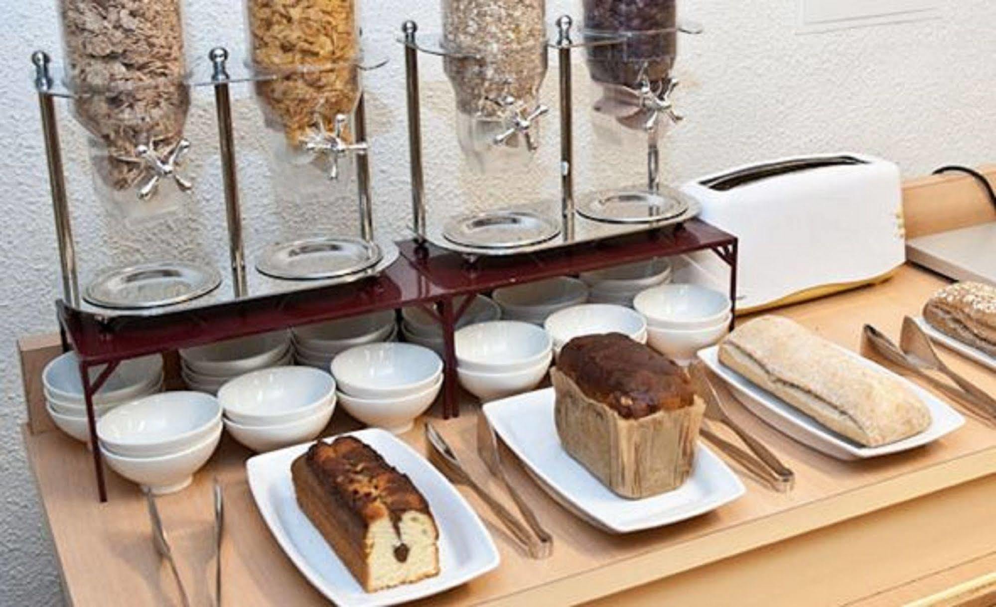 Egg Hotel Gonesse 고네스 외부 사진